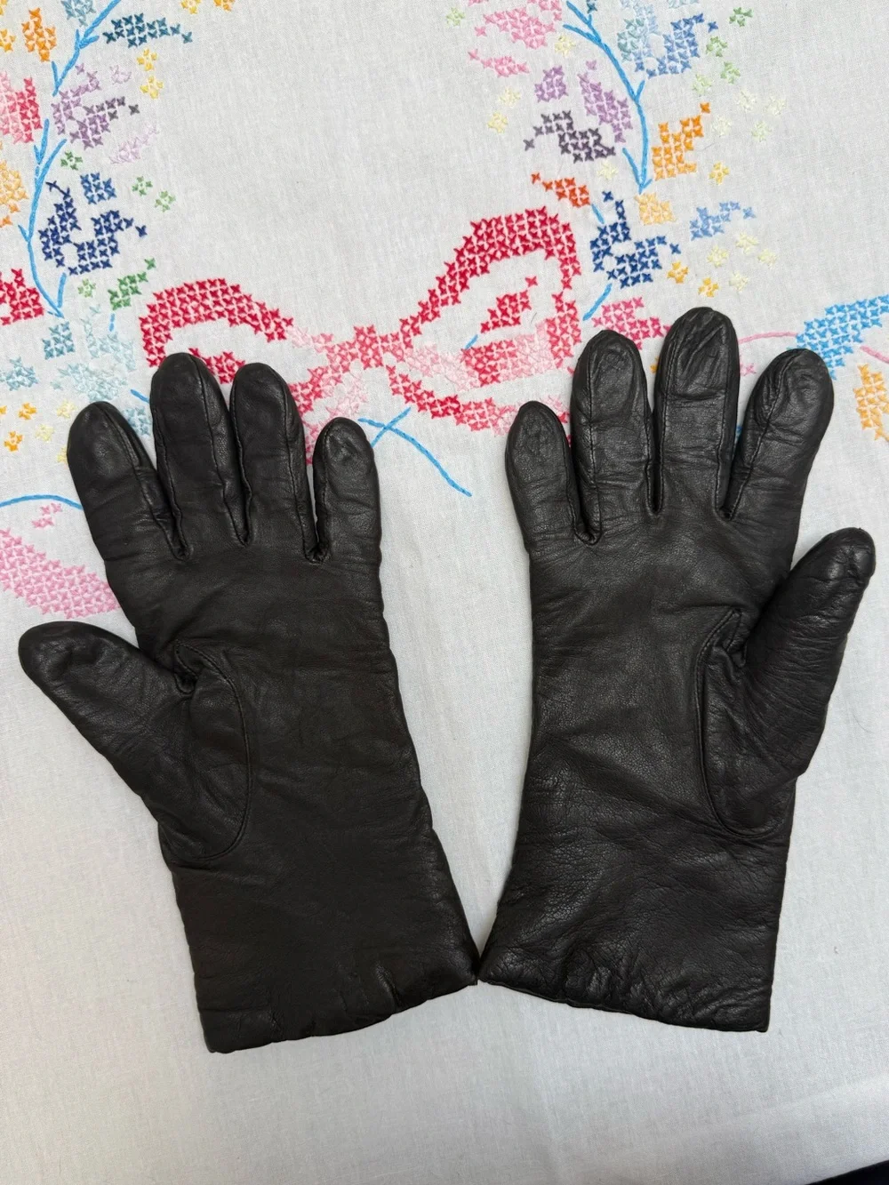 Leather gloves